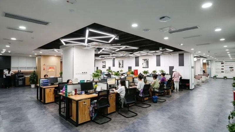 根据相关政策，考生在异地报考时，需满足以下条件：